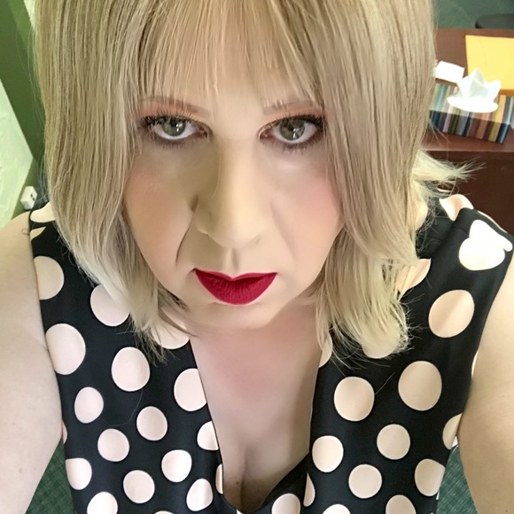 Meet your Posher - Picture 2 of 5